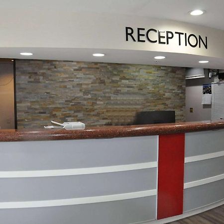 Ramada By Wyndham Abbotsford Hotel Eksteriør billede