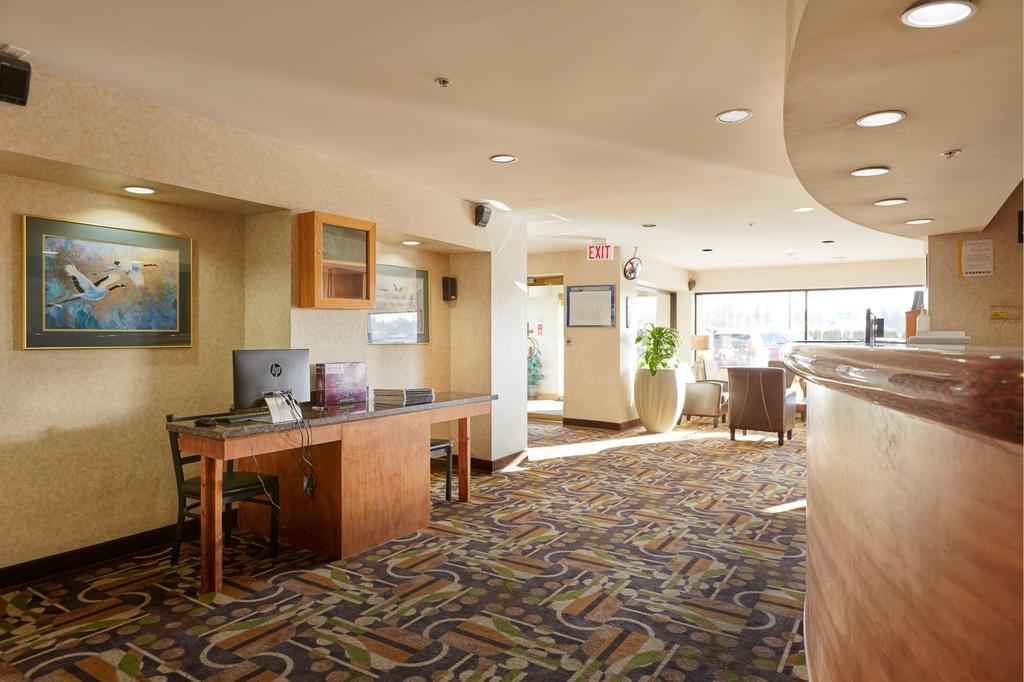 Ramada By Wyndham Abbotsford Hotel Eksteriør billede