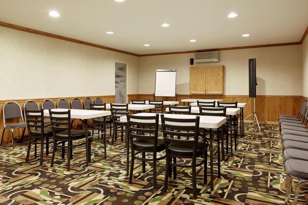 Ramada By Wyndham Abbotsford Hotel Eksteriør billede