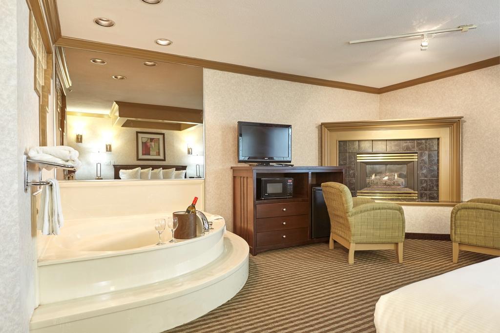 Ramada By Wyndham Abbotsford Hotel Eksteriør billede