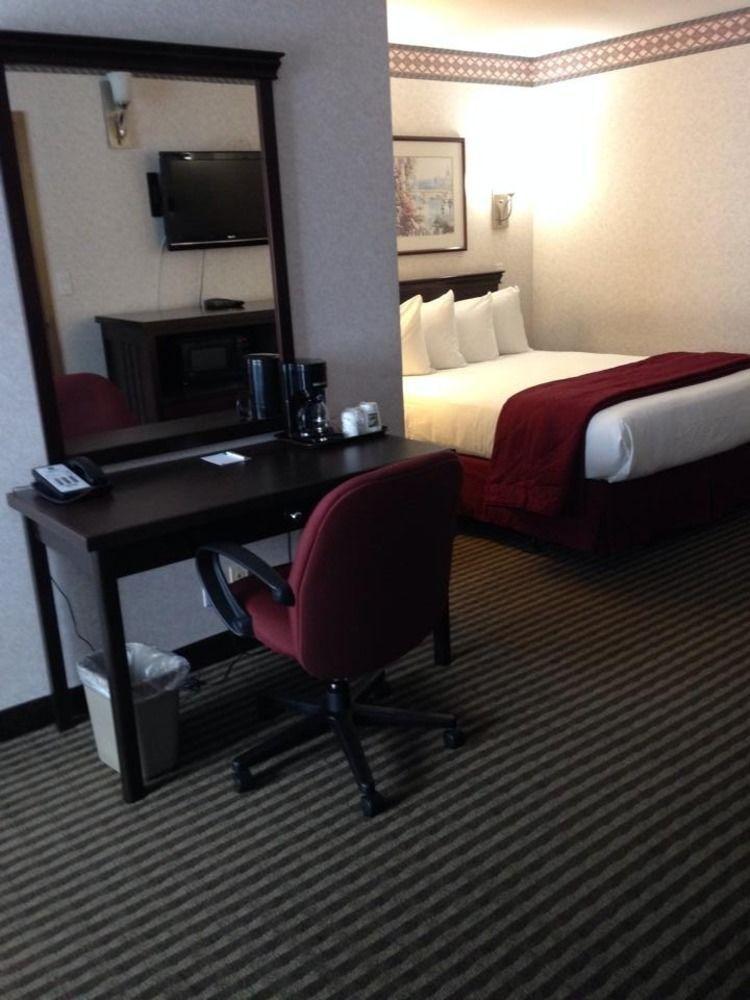 Ramada By Wyndham Abbotsford Hotel Eksteriør billede