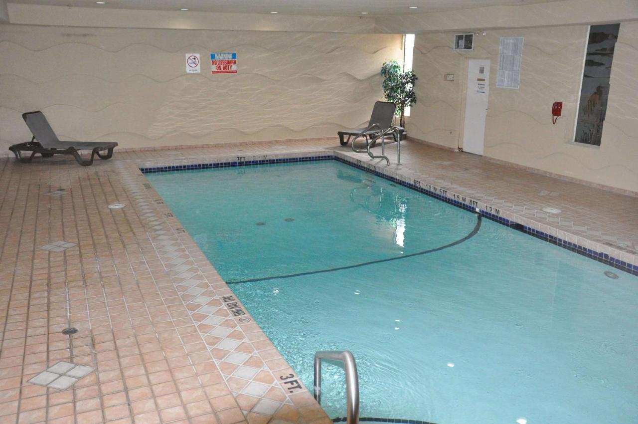 Ramada By Wyndham Abbotsford Hotel Eksteriør billede