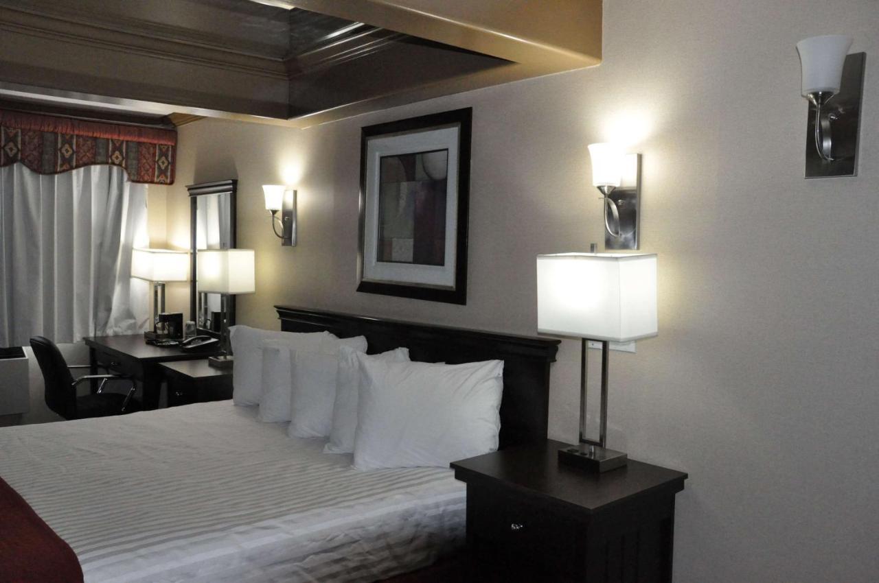 Ramada By Wyndham Abbotsford Hotel Eksteriør billede